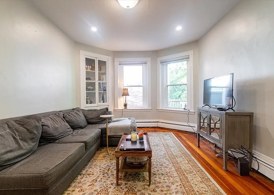 862 Huntington Ave #3