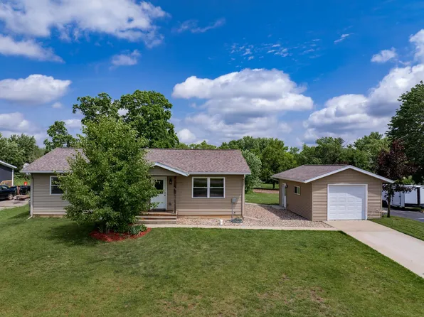 713 Martin St, Mauston, WI 53948