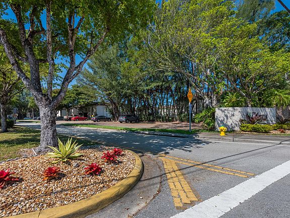 3rd image of 480 N Laurel Drive #8a