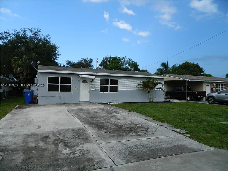 1340 SW 34th Ave — Photo 1