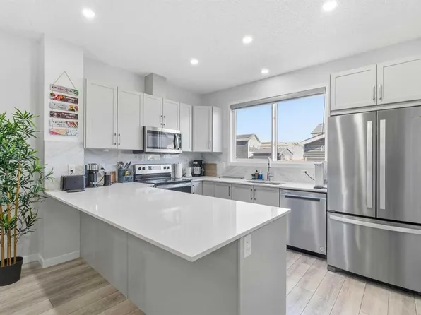 44 SE Amblefield Ave NW, Calgary, AB T3P 2C1