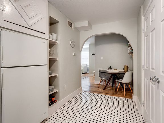 4th image of 1503 W Myrtle St APT 7