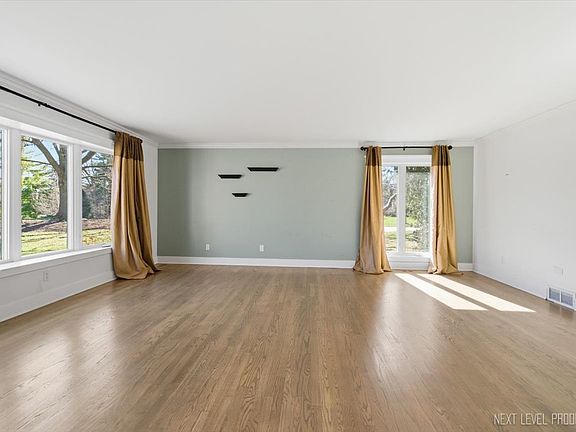 5th image of 980 Persimmon Ct