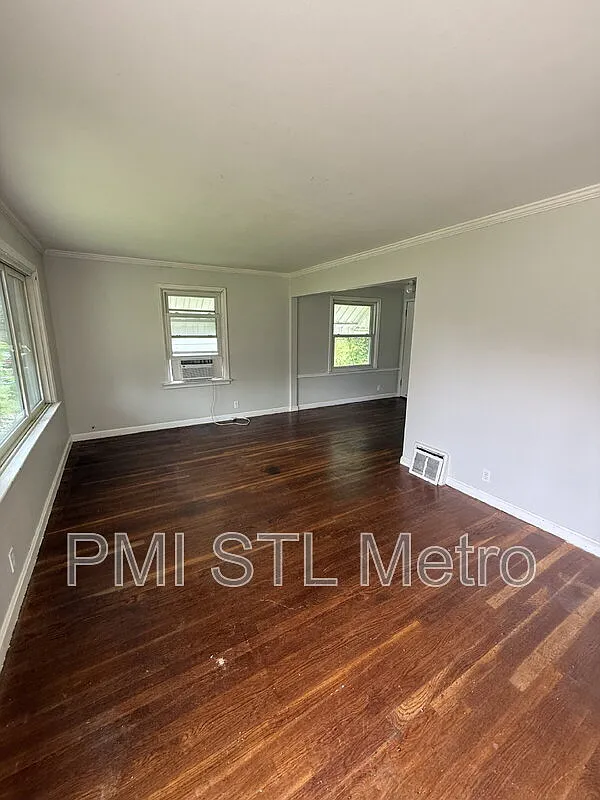 2 bed, 1.0 bath, 1008 sqft, $1,199 — Photo 2