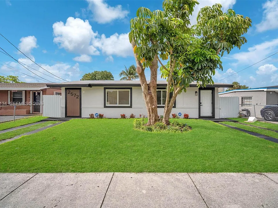 2572 NW 20th St
