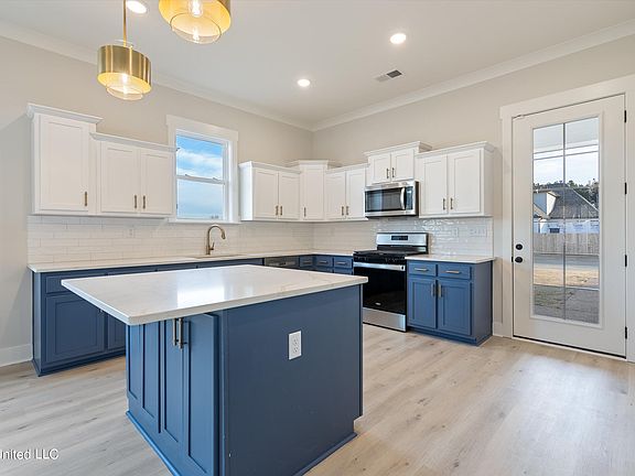2nd image of 3515 Kreunen St