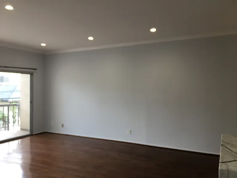 612 S Barrington Ave — Photo 10