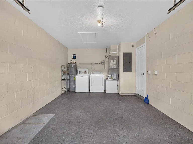 37 Pine Hill Ln #B — Photo 17