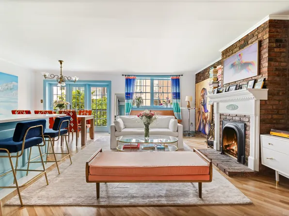 347 West 22nd Street image 2 of 11