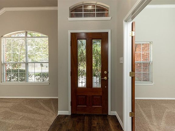 5th image of 8341 Island Cir