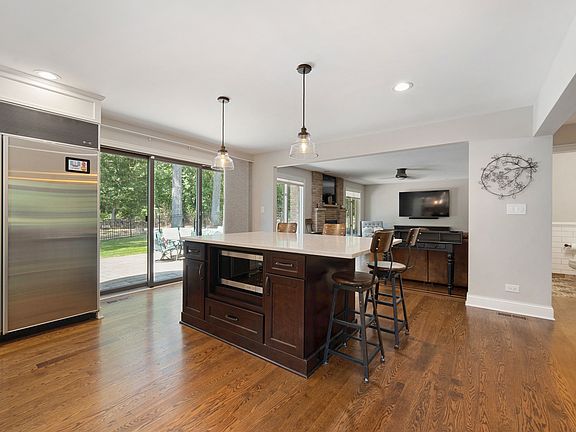 4th image of 15442 Sharon Dr