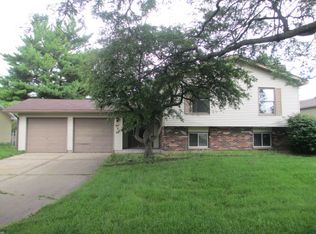 108 Berkshire Dr, Crystal Lake, IL 60014