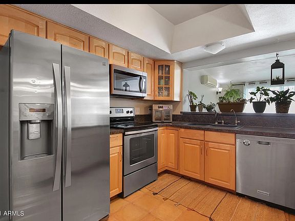 5th image of 3313 S Kenwood Ln