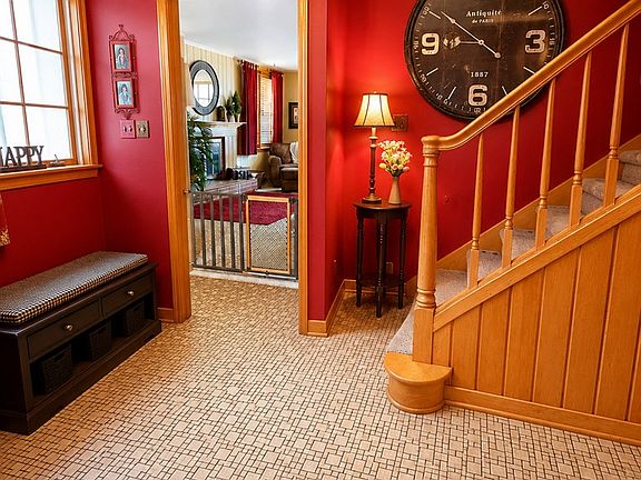 2nd image of 461 Loomis Ave
