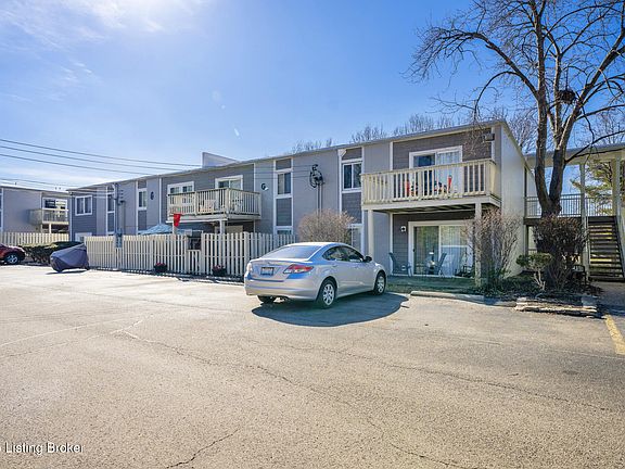 3rd image of 1935 Gardiner Ln APT G98
