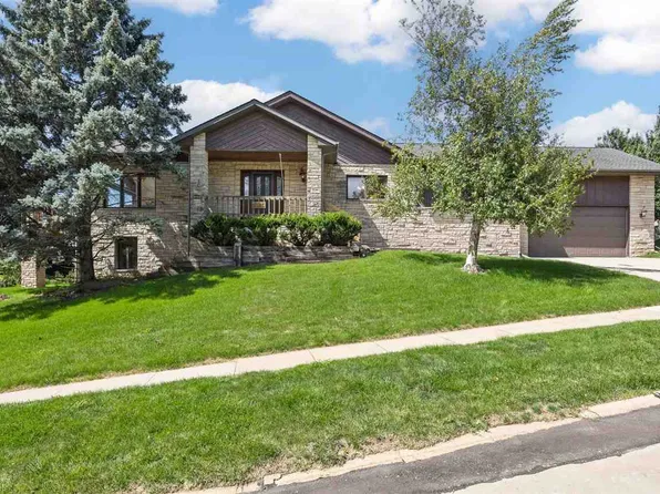 2925 Adirondack Dr NE, Cedar Rapids, IA 52402