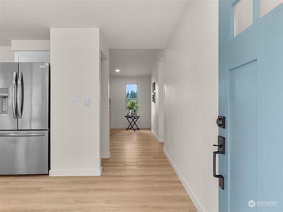 4th image of 845 Deerbrush Drive SE