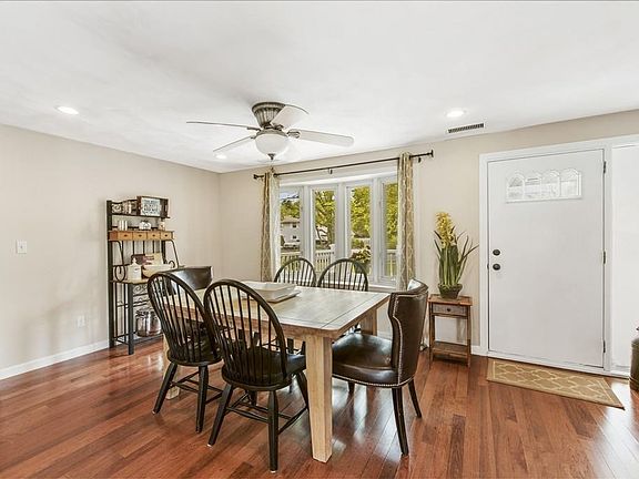 3rd image of 37 Sherwood Ave
