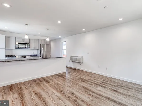 751 N 43rd St #401, Philadelphia, PA 19104