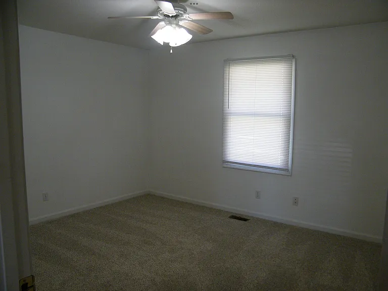 314 E Walnut St — Photo 9