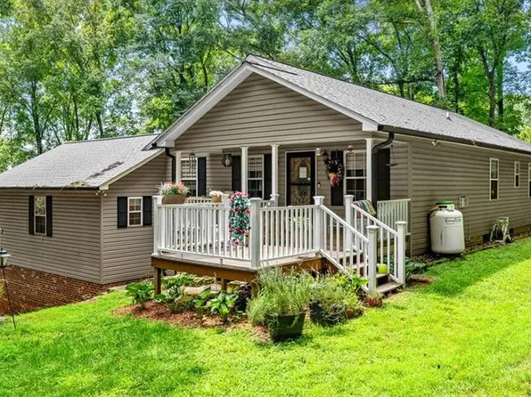 1973 Old Mountain Rd, Thomasville, NC 27360