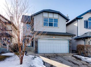 35 NW New Brighton Mnr SE, Calgary, AB T2Z4G8