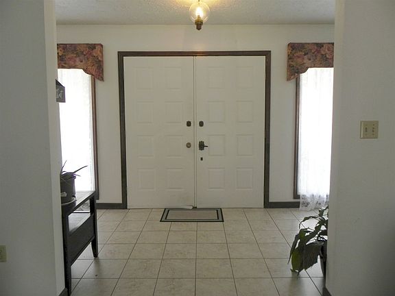 4th image of 208 Vermont Dr