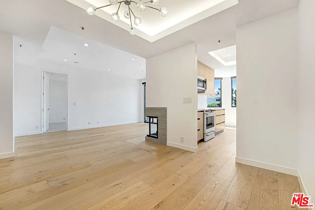 2 bed, 2.0 bath, 1330 sqft, $7,000 — Photo 3