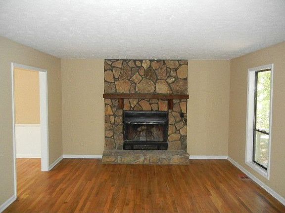 2nd image of 752 Cedar Creek Way