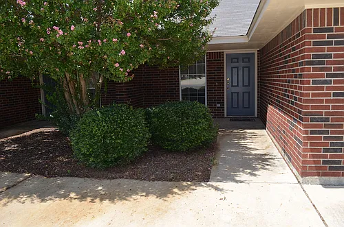 2204 Wildewood Dr Photo 1