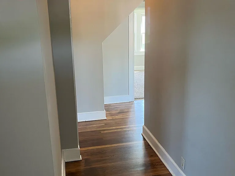806 E Laurel St — Photo 5