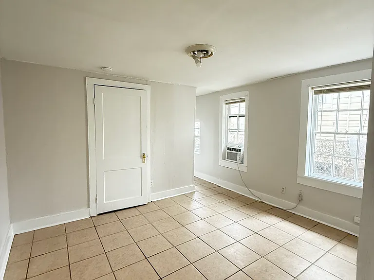4129 Prytania St #1/2 — Photo 10
