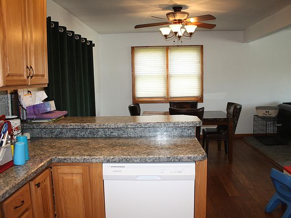 5th image of 417 Dewey St