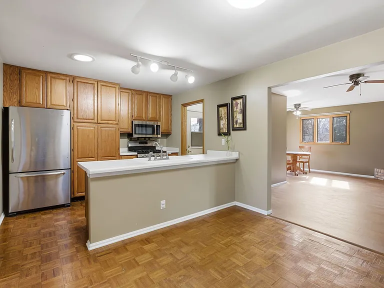 409 Kensington Dr — Photo 5