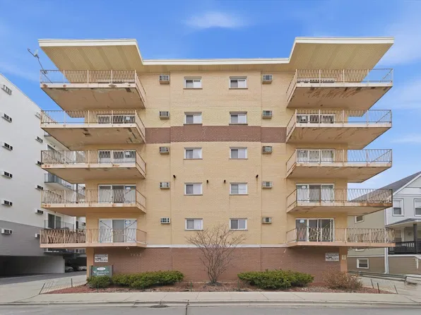 7443 Washington St APT 505, Forest Park, IL 60130