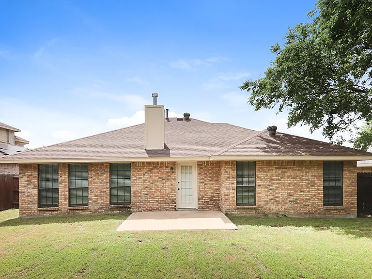 2131 Trishia Ln — Photo 16