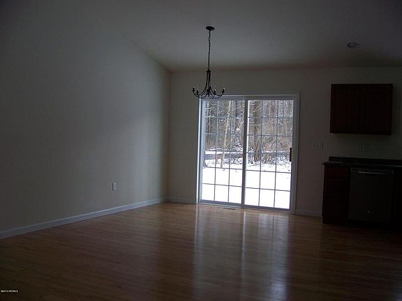 5th image of 45 Parkview Ave