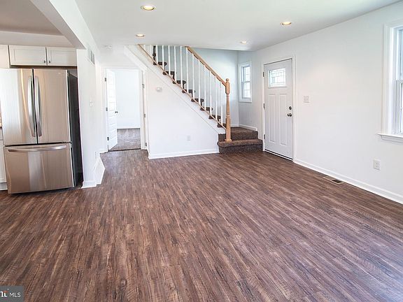 3rd image of 82 Queen Ave