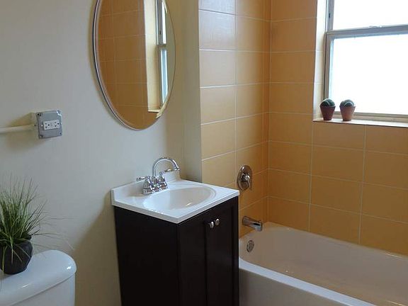 5th image of 1204 W Granville Ave #207