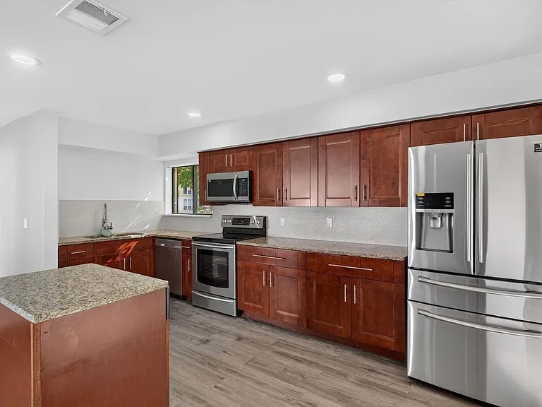 7812 Linkside Dr — Photo 8