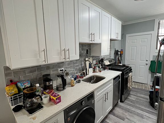 3rd image of 728-728 W Roscoe St #22