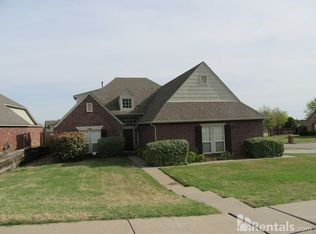 320 E Seattle St N, Broken Arrow, OK 74012