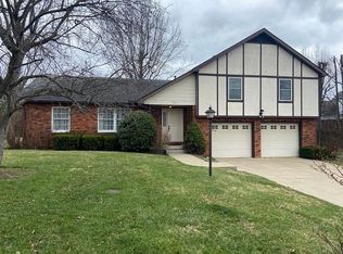 1037 McCowan St, Russell, KY 41139