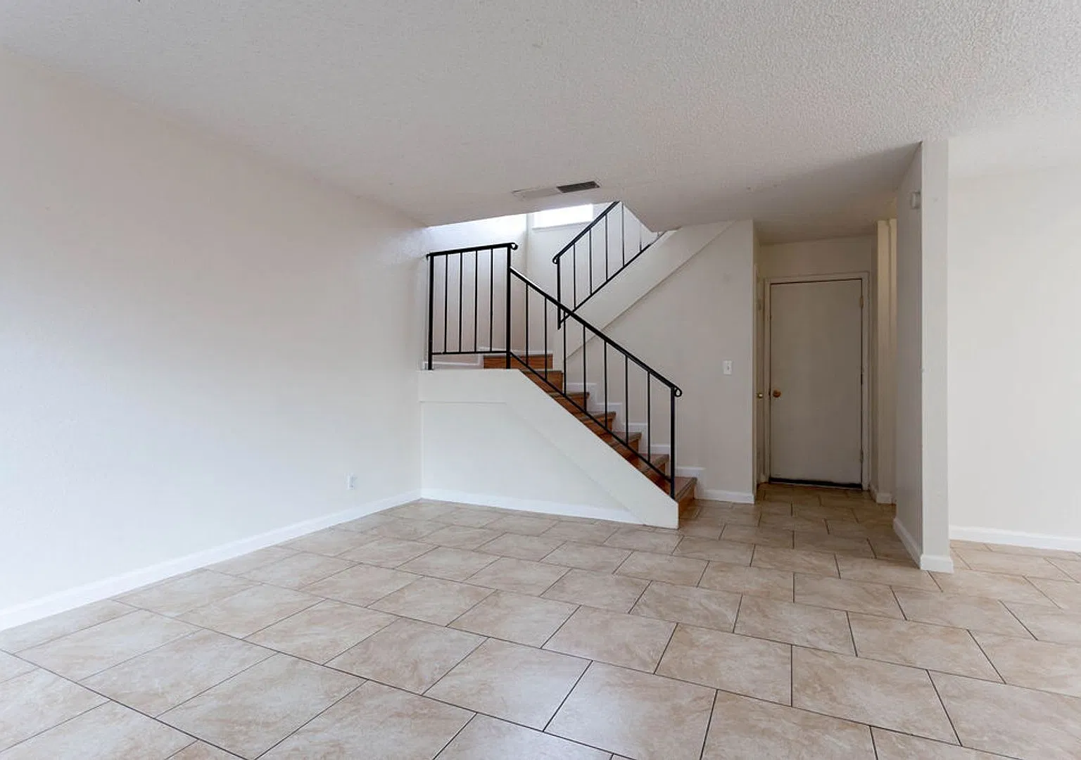 4362 Caliente Street #15, Las Vegas, NV 89119 — Photo 2