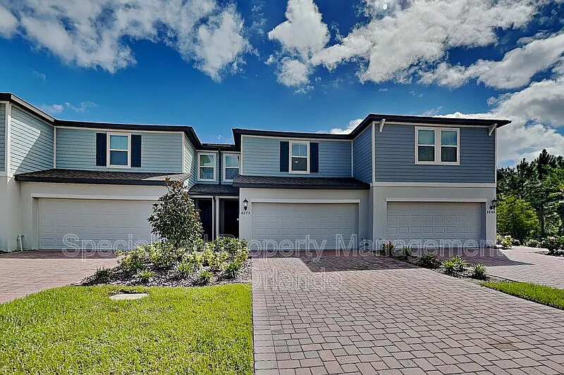 3 bed, 2.5 bath, 1976 sqft, $2,299 — Photo 1