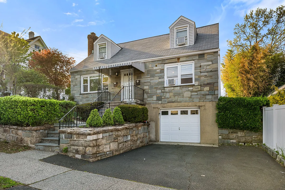 Building Photo - 17 Terrace Ave #1