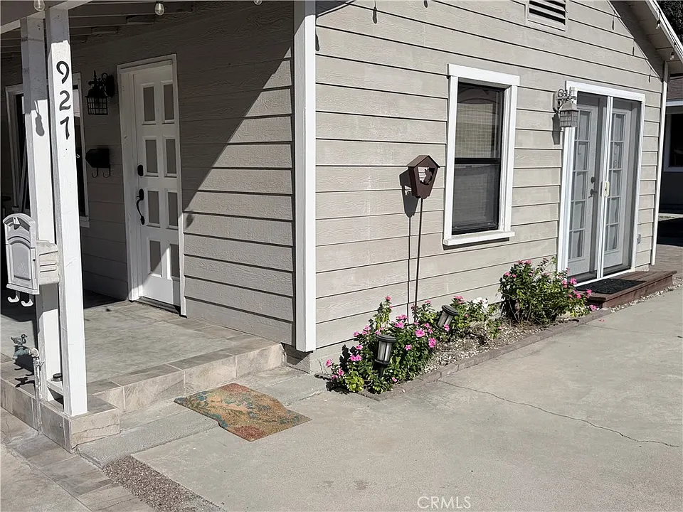 927 El Dorado St