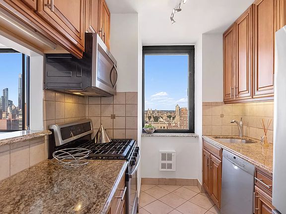 4th image of 330 E 75th St APT 39A