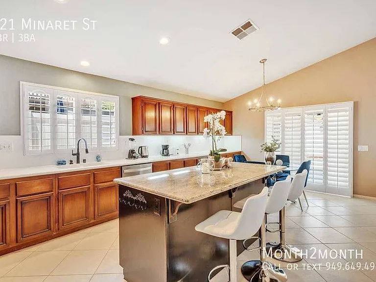 421 Minaret St — Photo 17
