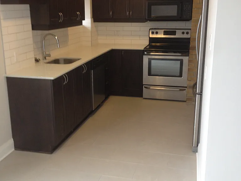 200 Bronson Ave — Photo 73